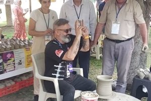 Adana'da Portakal Çiçeği Karnavalında Derneğimizin Standını Ziyaret gelen Masterchef Şeflerinden Kemal beye katılımlarından dolayı teşekkür ederiz. 