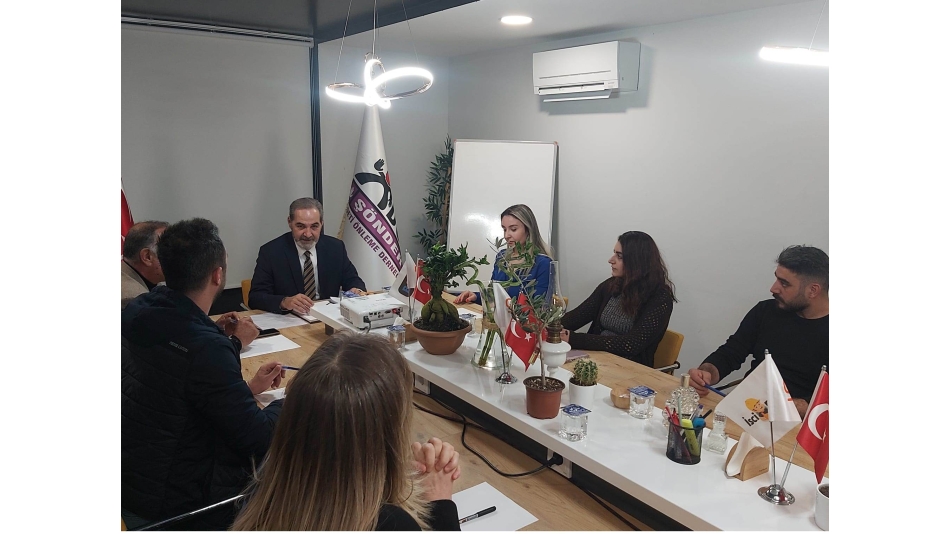 ŞÖNDER YÖNETİM KURULU VE KONUK MİSAFİRLER İLE 2024 EĞİTİM EYLEM PLANI PROJE ÇALIŞMALARI HAKKINDA TOPLANTI ANI