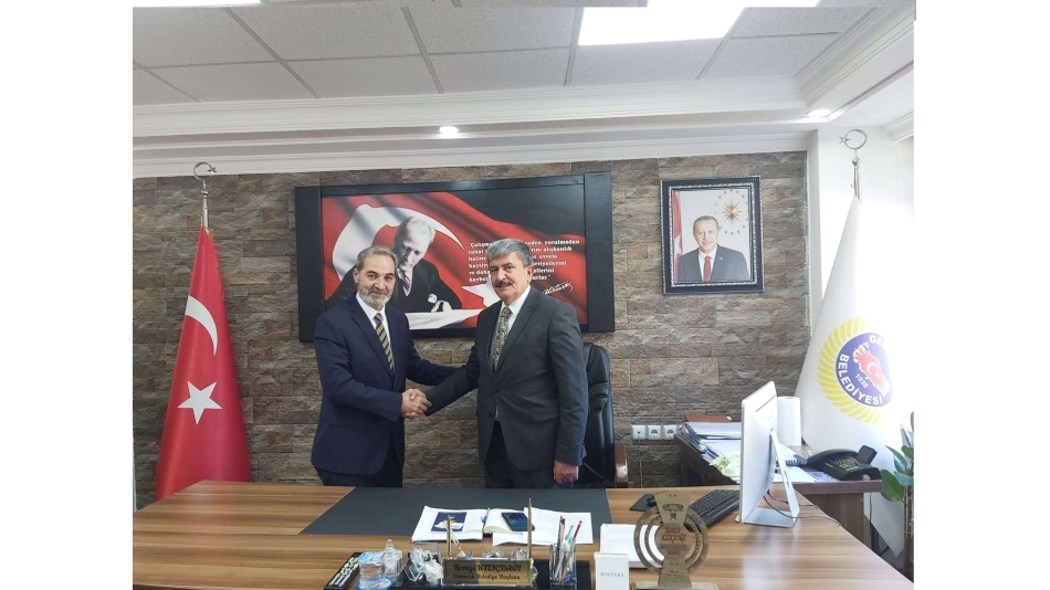 Sivas İli Gemerek İlçesi Belediye Başkanı Sayın; Remzi KILIÇDAĞI Başkanımızı Şiddeti Önleme Derneği Yönetim Kurulu olarak Makamında kendilerini ziyaretimizde Gemerek İlçesinde ki ; Derneğimizin tüzüğünde bulunan Her türlü Şiddeti Önleme başlıklı konular hakkında görüşmeler sonrasında günün anlamını 
