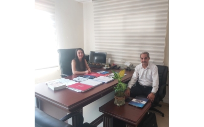 Aile ve Sosyal Hizmetler Adana İl Müdür Yardımcısı Sayın Melek BEYAZ ile Derneğimizin Yönetim Kurulu Başkanı olarak yapacağımız proje hk.da görüşme sonrası günün anlamını taşıyan fotoğraf karesinde yer aldık .Kendilerine teşekkür ederiz. 