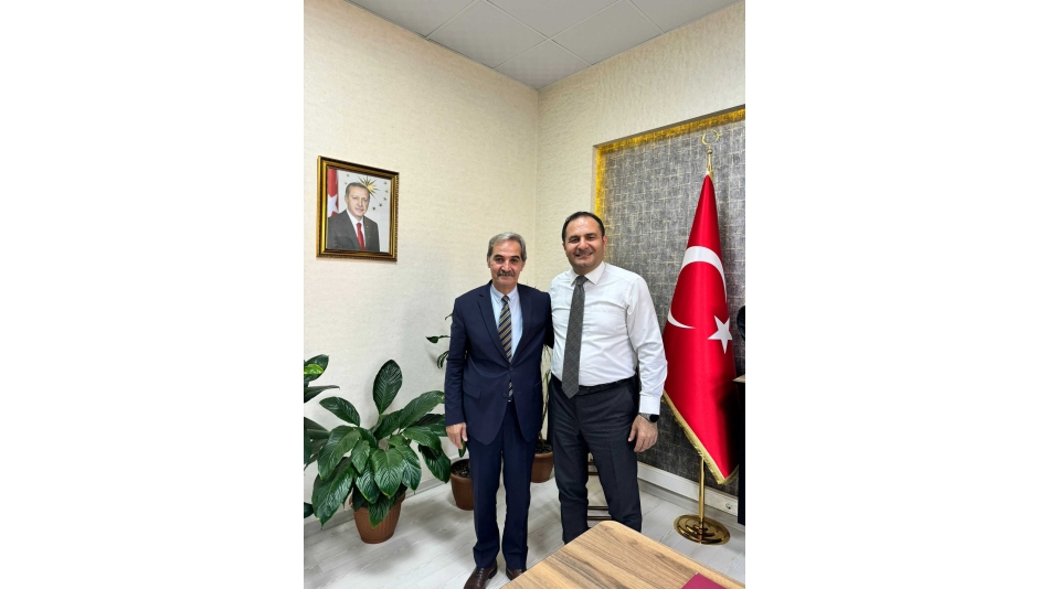 Adana İli Seyhan ilçesi Milli Eğitim Müdürü Sayın Murat ÇELİK ile projemiz hakkında Derneğimizin adına bilgilendirme toplantısı yapıldı. Günün anlamını taşıyan fotoğraf karesinde yer aldık. Seyhan İlçe Milli Eğitim Müdürü Sayın Murat ÇELİK 'E Kendilerine teşekkür ederiz. 