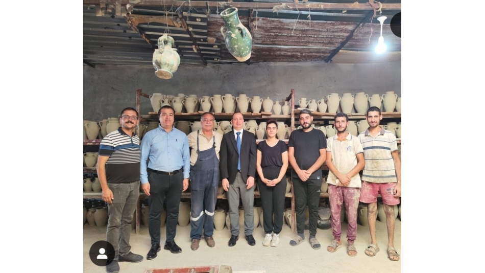Şiddeti Önleme Derneği Yönetim Kurulunda Görev alan aynı zamanda Akdeniz bölgesinde Mersin İli Tarsus İlçesinde yıllardır Çömlekçilik atölyesi bulunan Eyyup MAKAL'I Tarsus İlçe Kaymakamı Sayın Mehmet Ali AKYÜZ ve Müze Müdürümüz Sayın Doğukan ALPER atölyemizi ziyaretlerinden dolayı teşekkür ederiz.