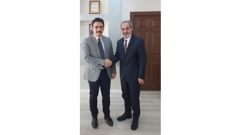Sivas İli Gemerek İlçesi Kaymakamı Sayın; Muhammed Taha BÜYÜKSERİN ile Şiddeti Önleme Derneği Yönetim Kurulu olarak Makamında kendilerini ziyaretimizde Gemerek İlçesinde ki ; Derneğimizin tüzüğünde bulunan Her türlü Şiddeti Önleme başlıklı konular hakkında görüşmeler sonrasında günün anlamını 